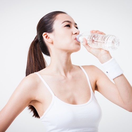 ดื่มน้ำเพียงพอช่วยกู้ผิวพังไหม้แดด